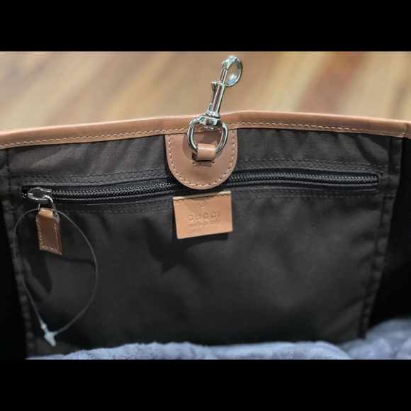 🎉 HOST PICK 🎉 Gucci travel bag overnight luggage bag NEVER CARRIED!   🔥🔥 - Picture 8 of 15